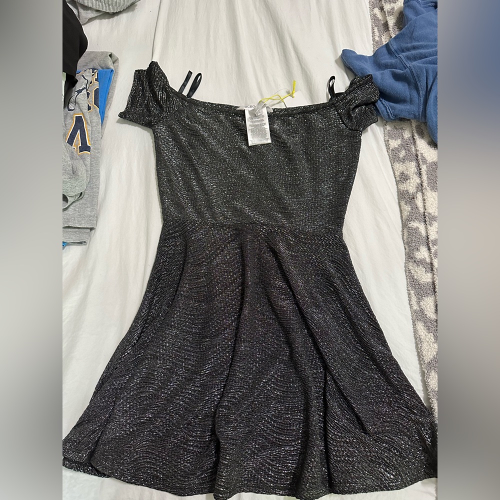 Sparkly flowy dress (off the shoulder)